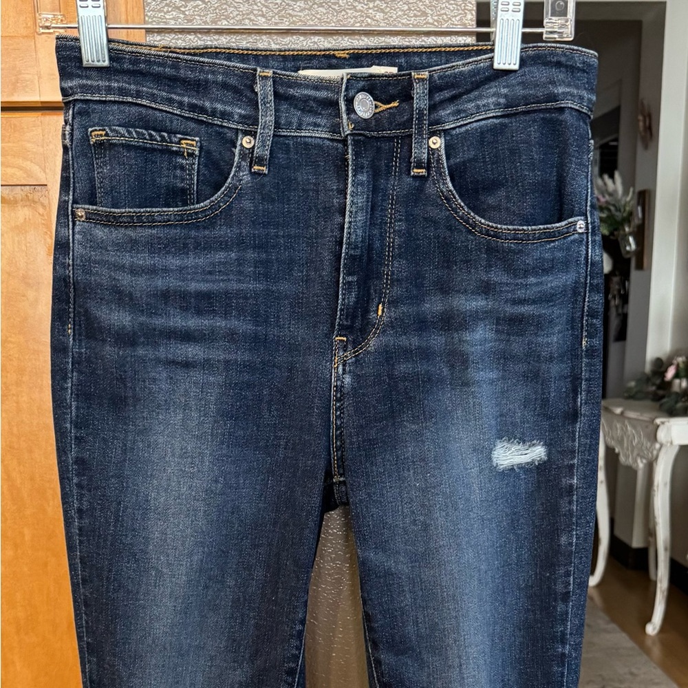 Levi’s 721 High Rise Skinny Jeans – Dark Wash Distressed Size 27